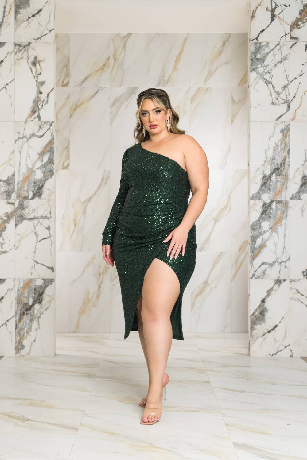 P2319_ONE SHOULDER SEQUIN MIDI DRESS: DARK RED / 2X