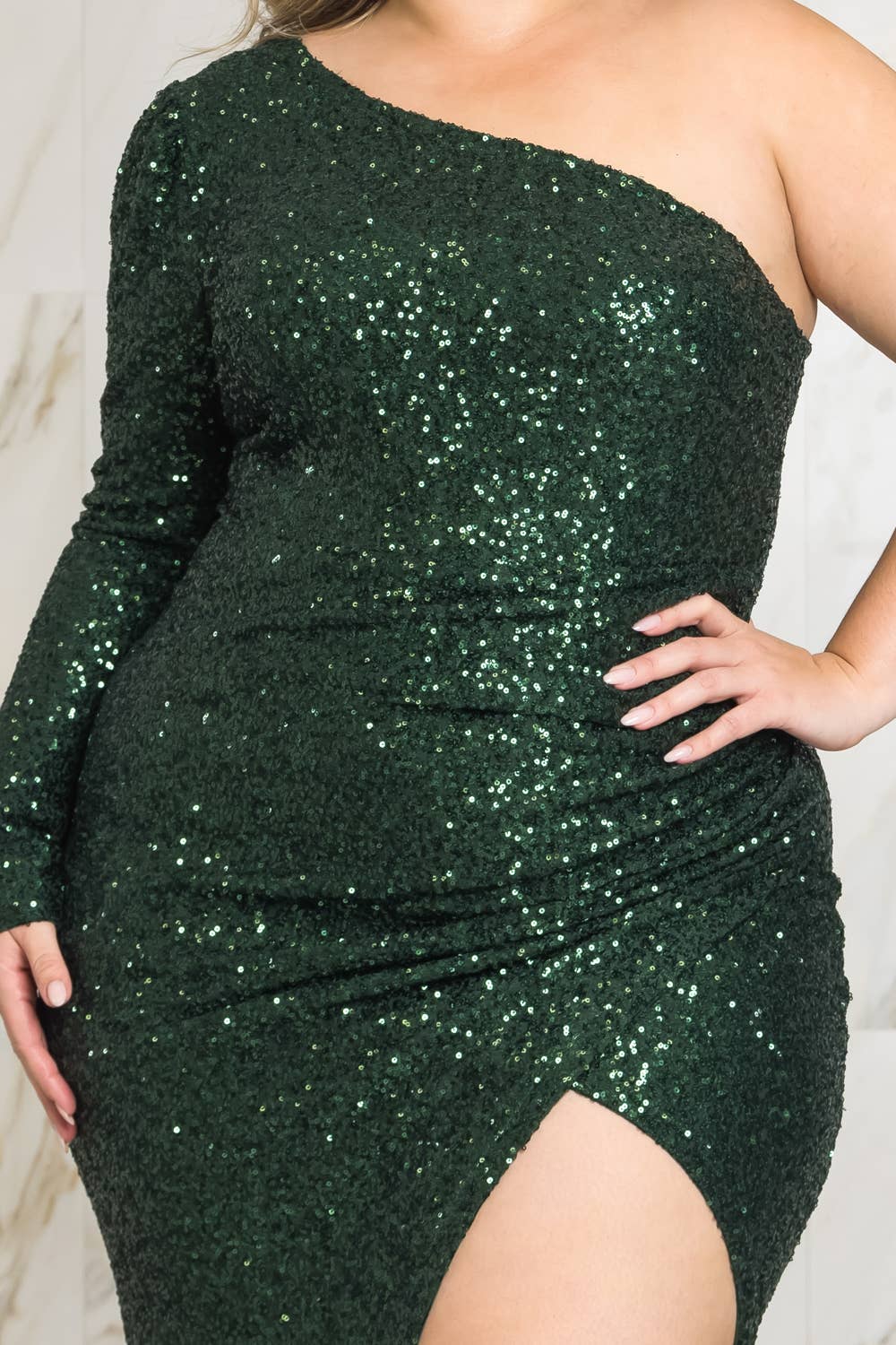 P2319_ONE SHOULDER SEQUIN MIDI DRESS: DARK RED / 1X