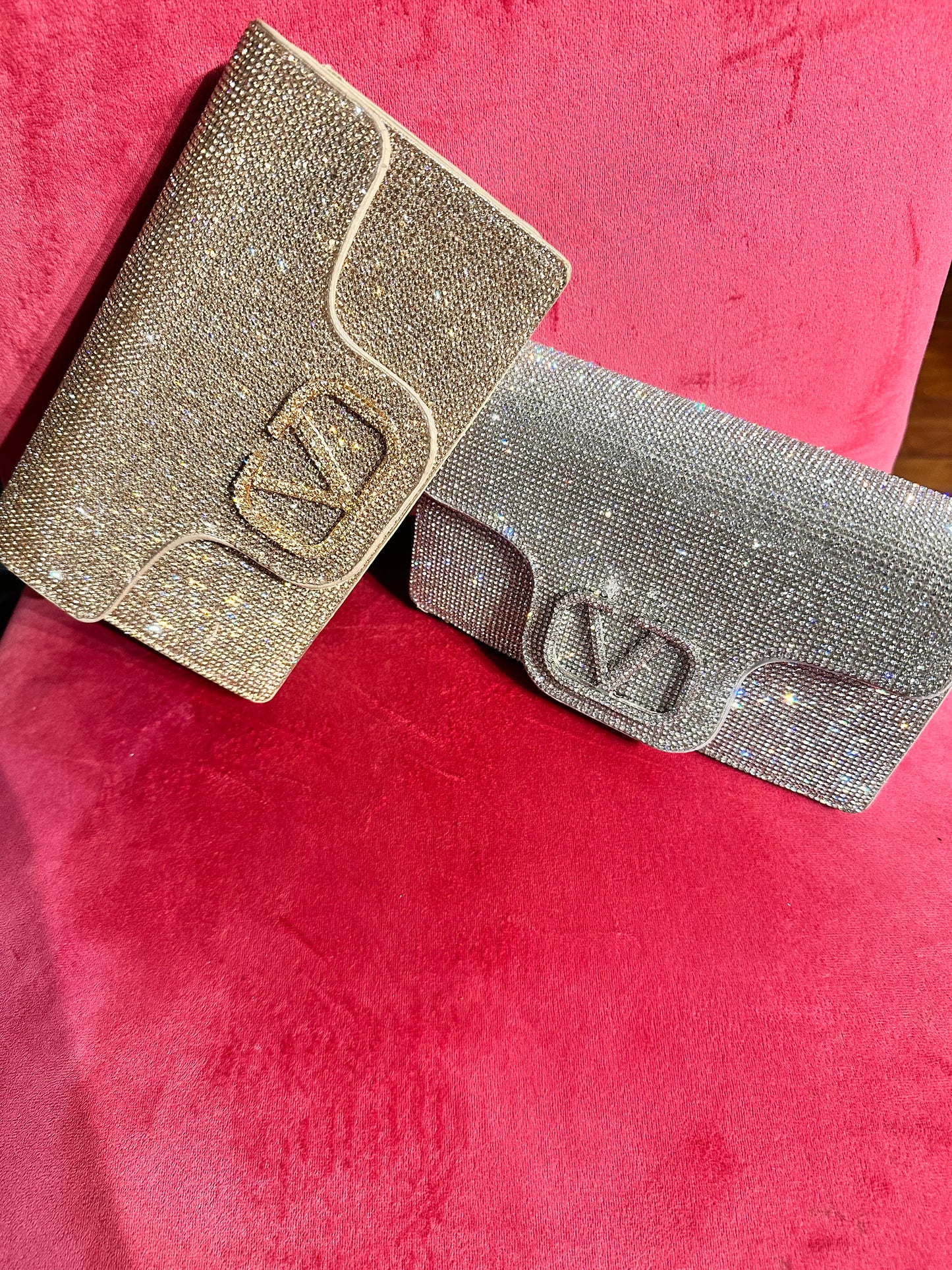 V RHINESTONE PARTY BAG