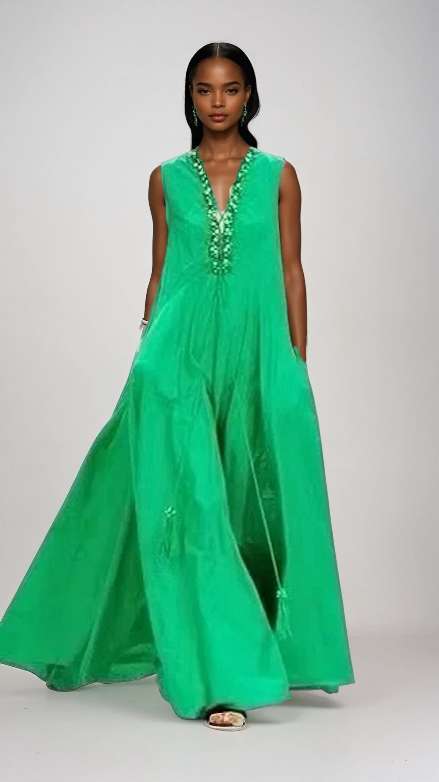 MAXI DRESS V EMBELISHMENT