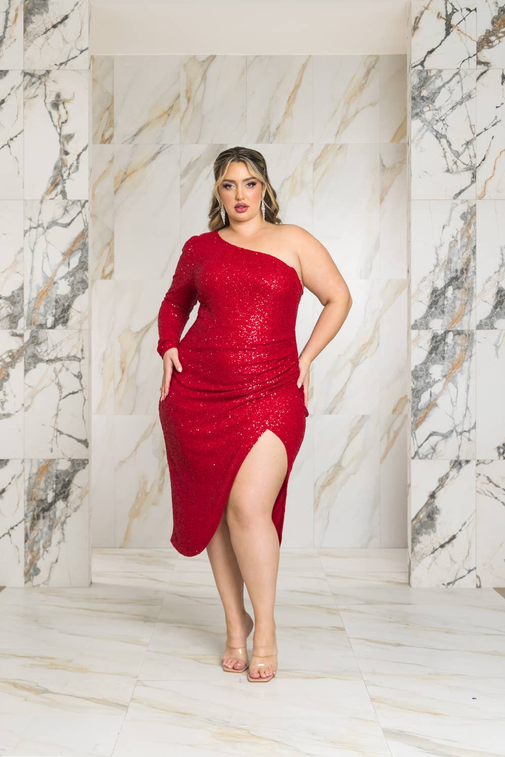P2319_ONE SHOULDER SEQUIN MIDI DRESS: DARK RED / 2X