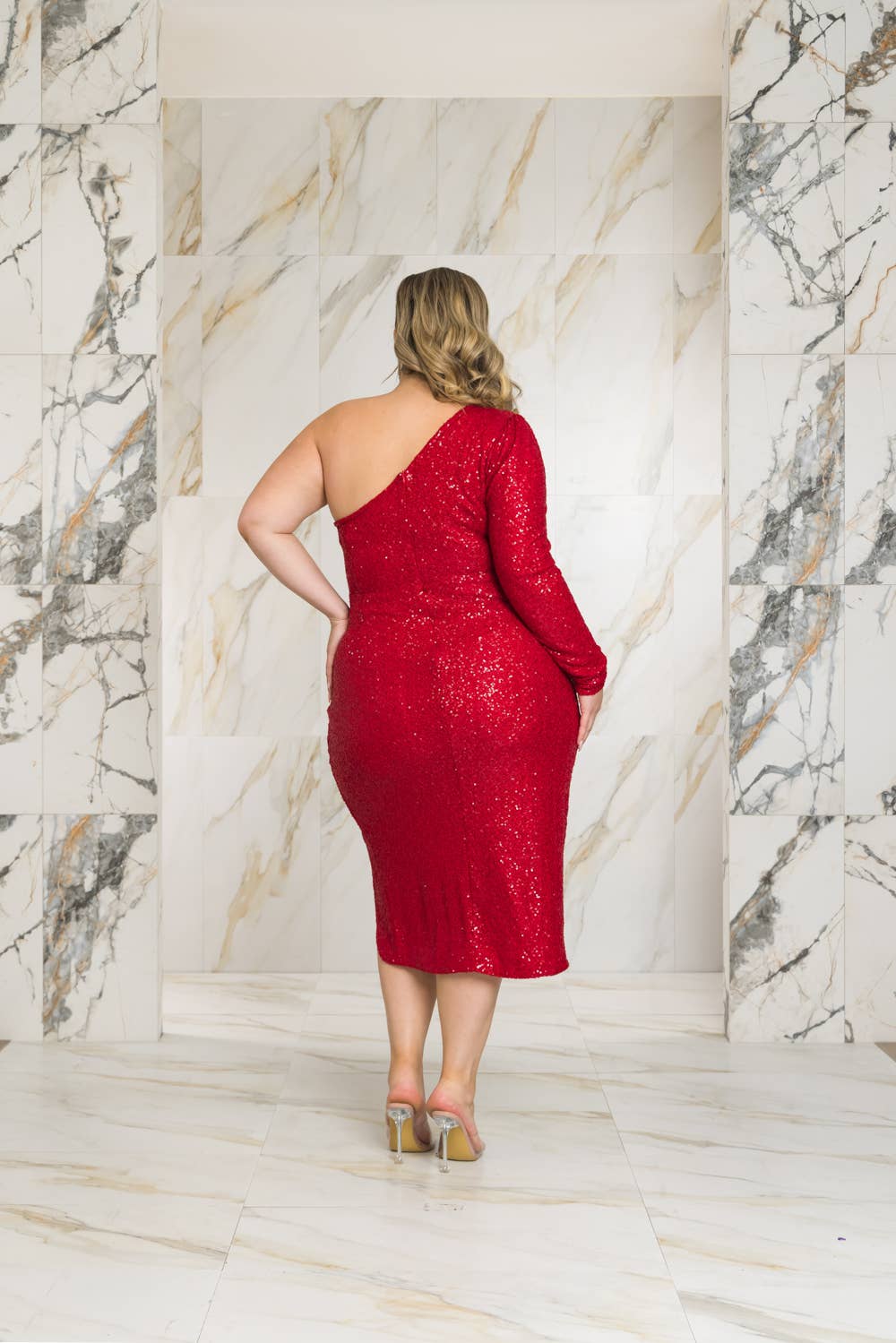 P2319_ONE SHOULDER SEQUIN MIDI DRESS: DARK RED / 2X